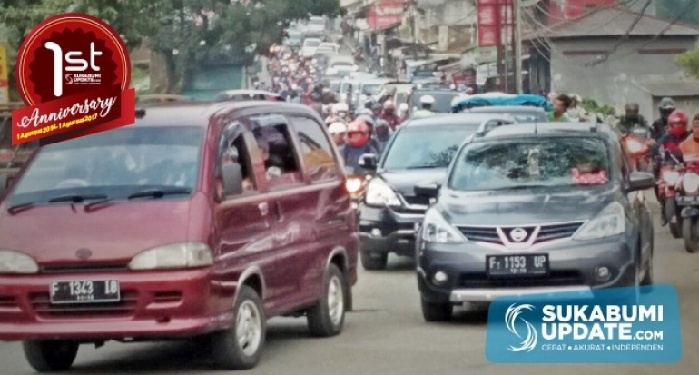 Arus Lalin di Jalan Suryakencana Cibadak Kabupaten Sukabumi Sore Ini masih Ramai