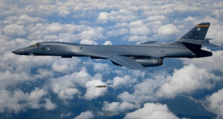 2 Pesawat Pengebom Amerika Terbang di atas Semenanjung Korea