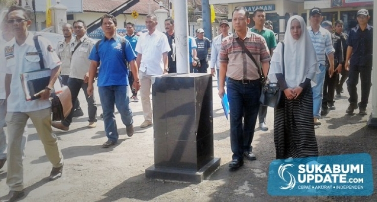 Massa Gebrakbumi Datangi Mapolres Sukabumi Kota