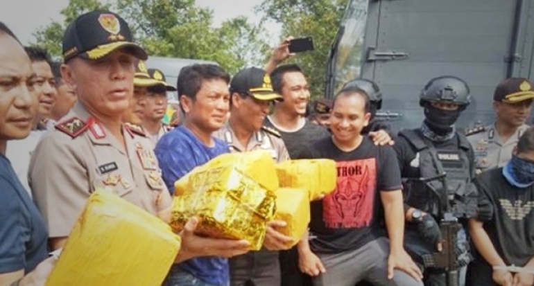 Polda Metro Jaya Rekonstruksi Penangkapan Sabu Satu Ton di Anyer