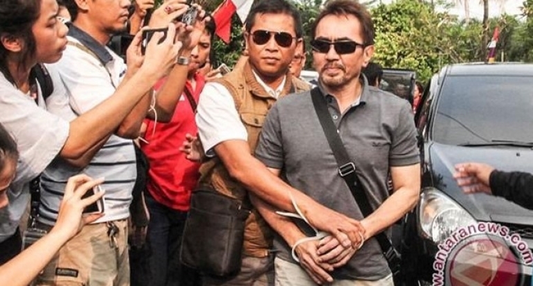 Diperkosa Sejak Usia 16 Tahun, Perempuan Ini Laporkan Gatot Brajamusti ke Polisi