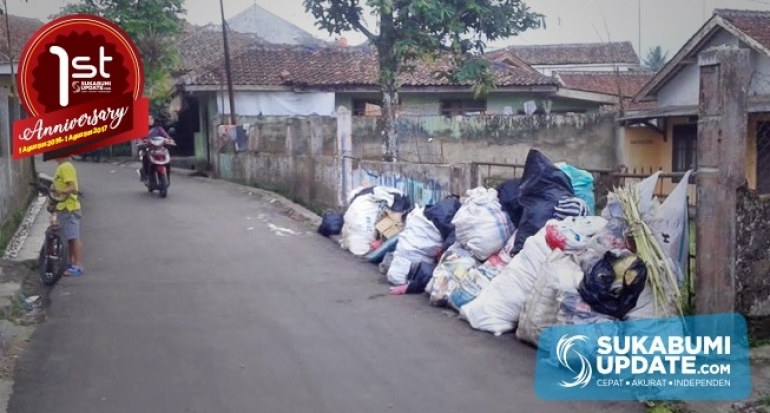 Boa Edan!!! Sampah Menumpuk di Kampung Sadamukti Kabupaten Sukabumi
