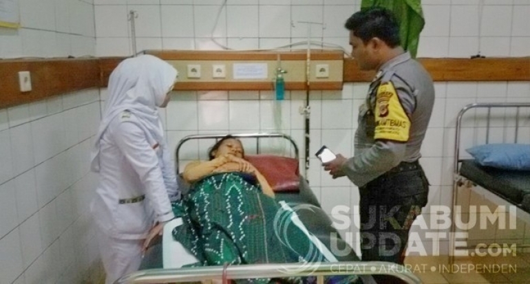 Perempuan Ini Melahirkan di Pinggir Jalan Tol Cipali