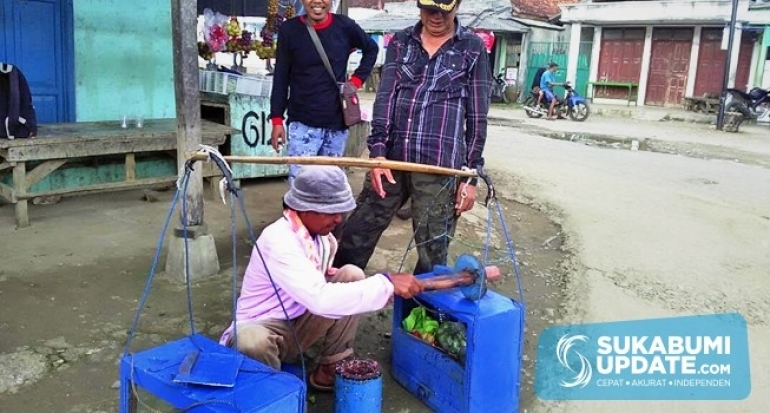 Ingin Anak Jadi Pelaut, Warga Surade Kabupaten Sukabumi Jualan Rujak Bebek