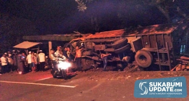 Truk Tronton Lindas Belasan Motor dan Tabrak Rumah di Perbatasan Sukabumi-Lebak