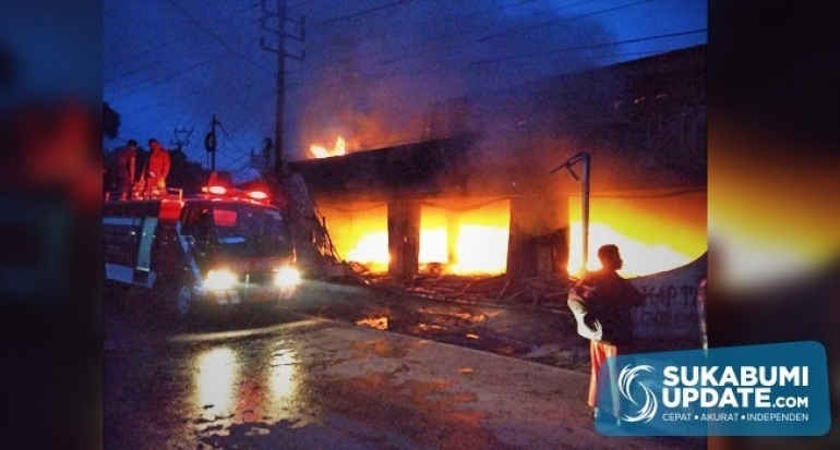 Sebuah Kebakaran Besar Terjadi di Mumbai India, 12 Tewas