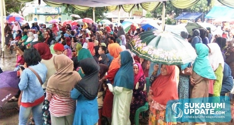 Warga Antusias Ikuti Pasar Murah Relawan Ridwan Kamil di Warungkiara