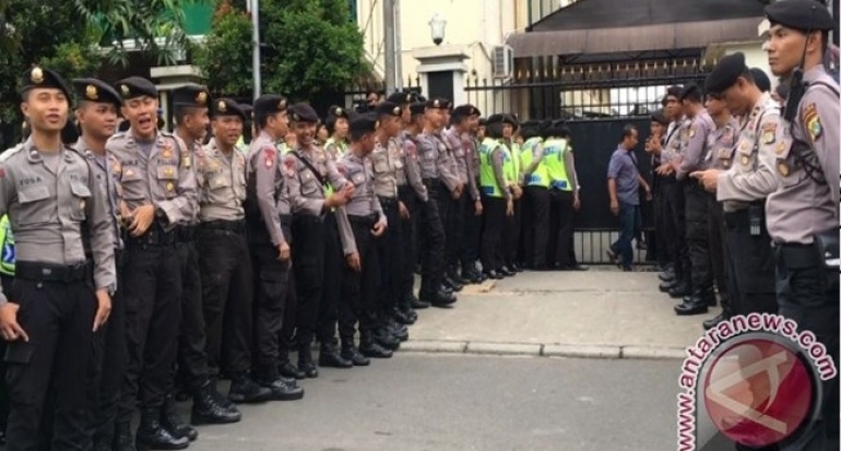 PN Jakut Tak Bedakan Pengunjung, Pokoknya Hanya Muat 85 Orang