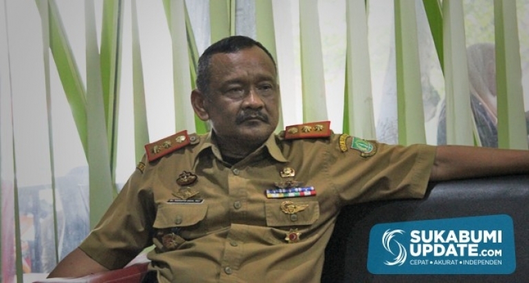 Datangi Redaksi sukabumiupdate.com, Sekda Kota Sukabumi Hanafie Zain Titipkan Sesuatu