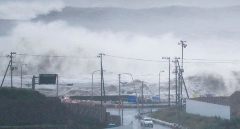 Topan Malaka Hantam Jepang, Puluhan Penerbangan Dibatalkan