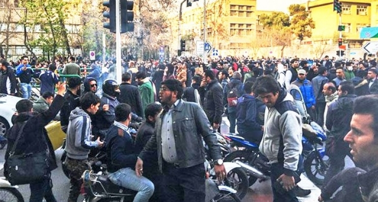 12 Orang Tewas dalam 5 Hari Demonstrasi Besar di Iran