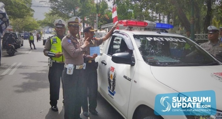 Pasang Lampu Sirine, Satlantas Polres Sukabumi Tilang Sopir