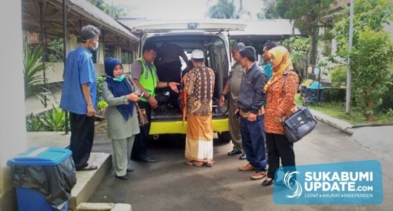 Muspika Cikembar Kabupaten Sukabumi Jemput Jenazah Kakek Dipasung Asal Cihonje