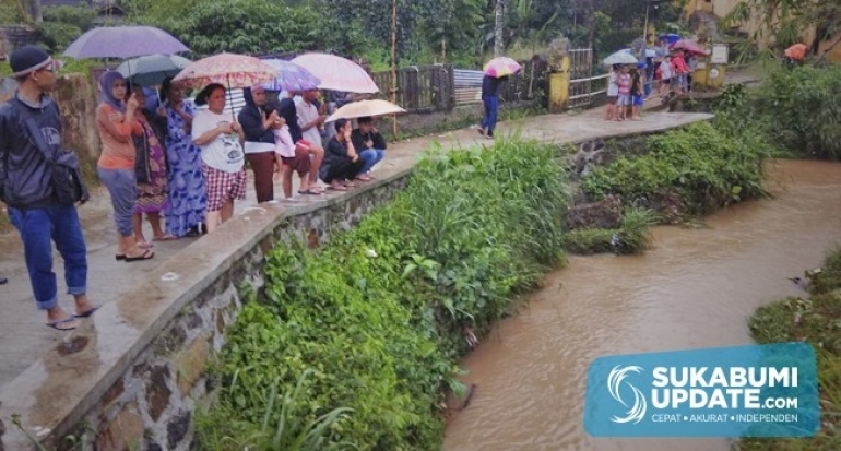 Terpeleset di Jembatan, Bocah Sindangpalay Kabupaten Sukabumi Terseret Arus Sungai Cibeubeur