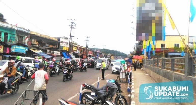 Lalu Lintas Akhir Pekan di Cibadak Kabupaten Sukabumi Ramai Lancar