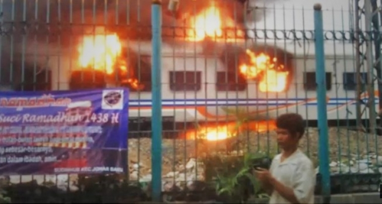 Tabrakan Kereta dan Mobil di Pasar Senen, Korban Belum Bisa Dikeluarkan