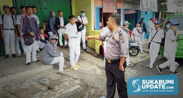 Polsek Cibadak Bubarkan Kerumunan Pelajar di Cibadak Kabupaten Sukabumi