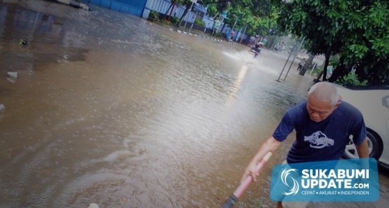 Lagi, Ruas Jalan Arief Rahman Hakim Kota Sukabumi Tergenang Banjir