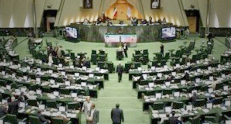 Tiga Pria Tembaki Gedung Parlemen Iran dan Makam Khomeini
