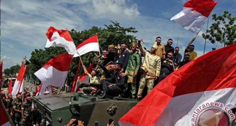 Ribuan Orang Berikrar Kebhinnekaan di Monumen Arek Lancor