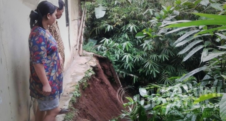 Saluran Pembuangan PT Kenlee dan SPBU, Sebabkan Rumah di Cipanggulaan Kabupaten Sukabumi Terancam Lo