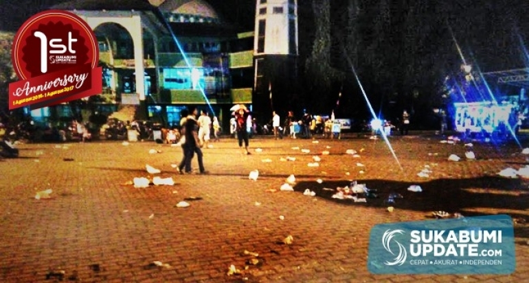 Memalukan, Usai Ngabuburit Sampah Berserakan di Alun Alun Palabuhanratu Kabupaten Sukabumi