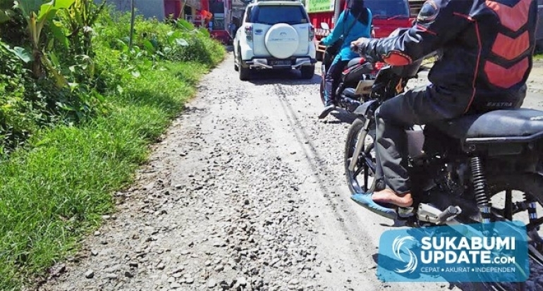 Berdebu, Warga Keluhkan Perbaikan Jalan Jampangkulon-Surade Kabupaten Sukabumi