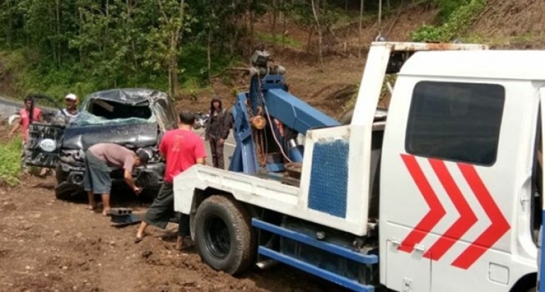 Mobil Pengisi Uang ATM Terguling di Jalur Geopark, Begini Jadinya!