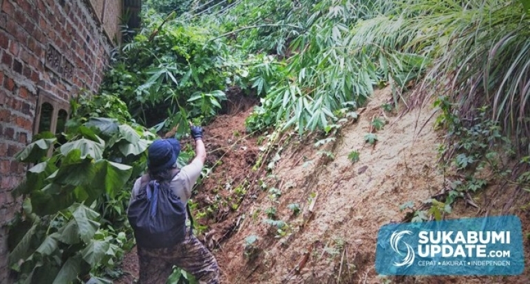 Jebol! Dinding Rumah Warga Terdampak Longsoran Pondasi Tower SUTT di Bojonggaling Kabupaten Sukabumi