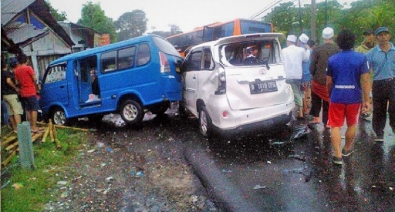 Kecelakaan Beruntun di Puncak, Tiga Tewas dan 13 Kendaraan Rusak