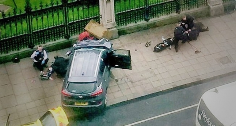 Mobil Tabrak Pejalan Kaki di Stasiun Amsterdam, Dua Orang Kritis
