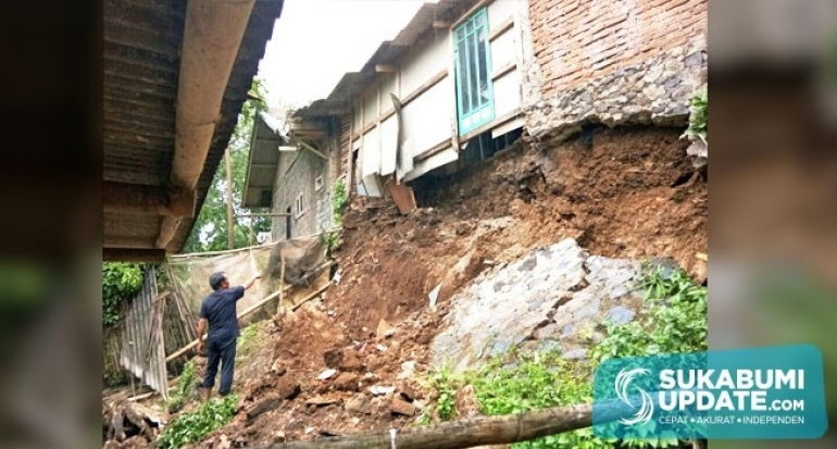 Diguncang Gempa, Pondasi Rumah Warga Parungseah Ini Amblas