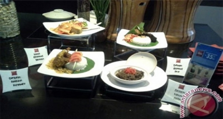 Sate Ayam Dan Nasi Goreng Laris Manis Di Bazar Moskow