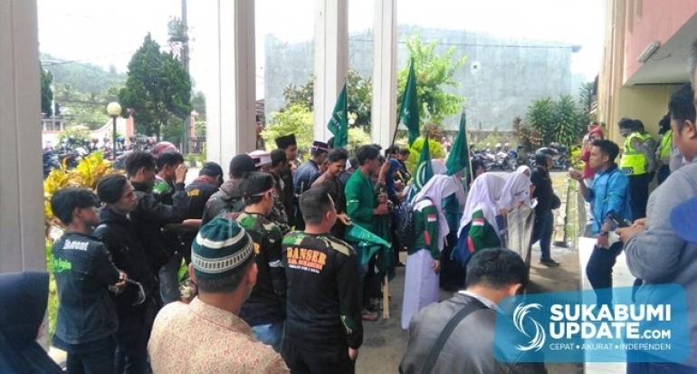 Vonis Bebas Terdakwa Pemerkosaan Anak, PN Cibadak Sukabumi Didemo