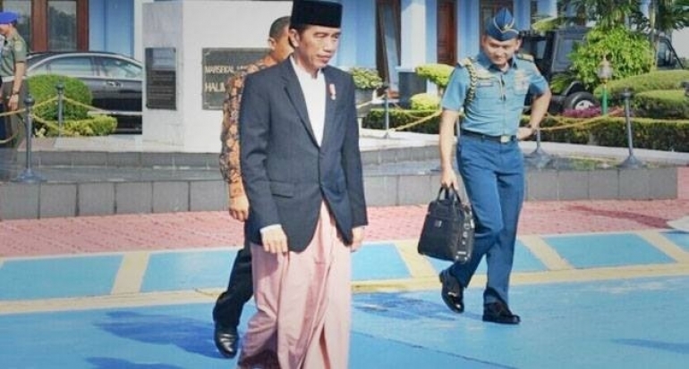Presiden Jokowi Bagikan 1190 Kartu Indonesia Pintar di Yogya