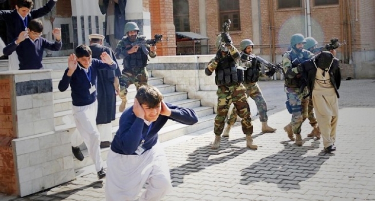 Murid Sekolah di Irak Menyerang Guru dengan Granat