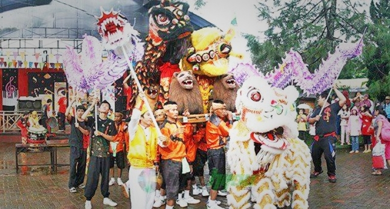 Kolaborasi Barongsai dan Sisingaan Ramaikan Imlek