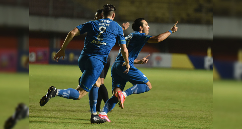 Duet Wander Luiz dan Ezra Walian Siap Perkuat Persib di Semifinal Leg Kedua